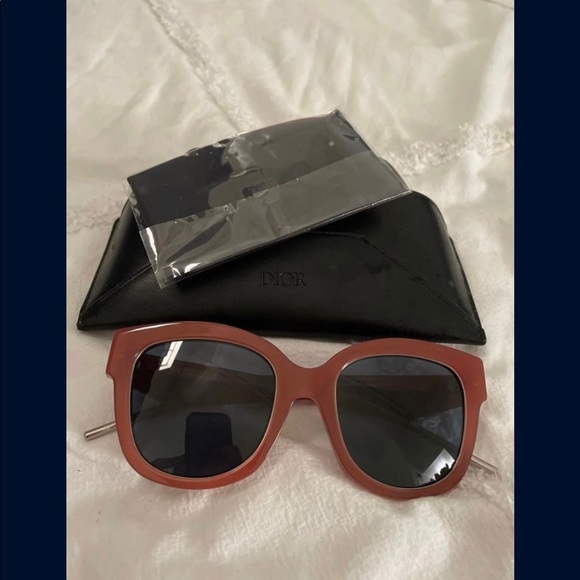 Christian Dior Red sunglasses - Picture 1 of 7